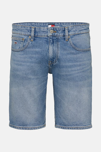 Lichtblauwe jeansshort van denim van TOMMY JEANS, met zakken en een knoopsluiting.