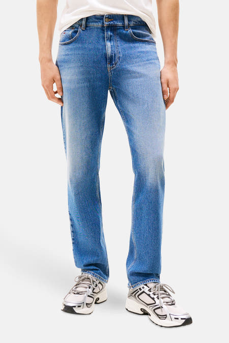 Slim fit jeans van blauw denim van TOMMY JEANS, met subtiele verbleking en lichte wassing.