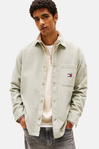 Groen, lange mouwen hemd van TOMMY JEANS, met knoopsluiting, borstzak en logo.