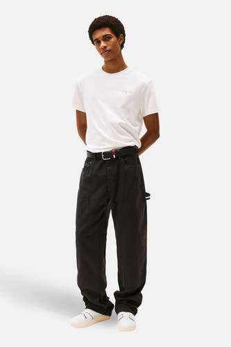 Wit T-shirt met korte mouwen van TOMMY JEANS, met een klein logo-opschrift op de borst.