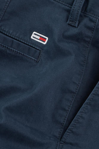 Blauwe short van TOMMY JEANS, met een klein logo detail en zakken.