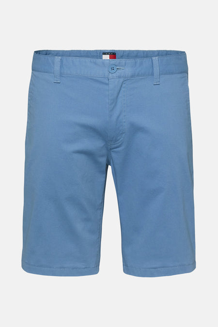 Short bleu de TOMMY JEANS avec fermeture à boutons et finitions discrètes.