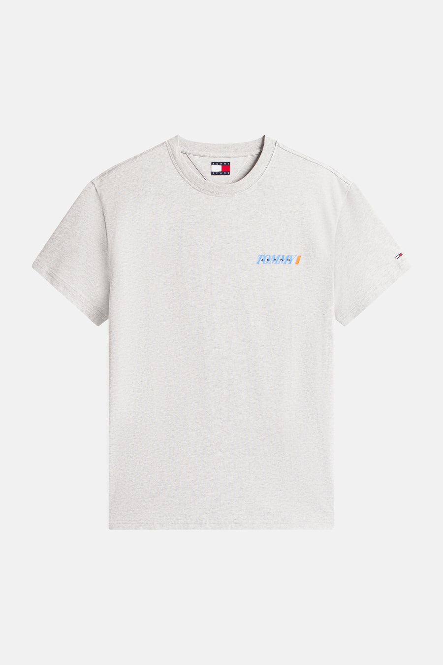 T-shirt gris à manches courtes de TOMMY JEANS, avec un petit logo sur la poitrine et la manche.