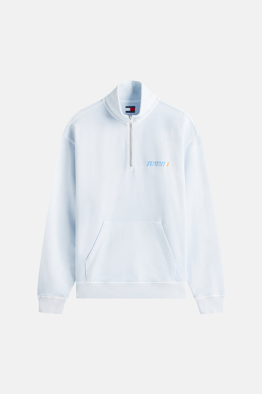 Pull bleu à col roulé de TOMMY JEANS, avec demi-fermeture éclair et poche kangourou à l'avant.