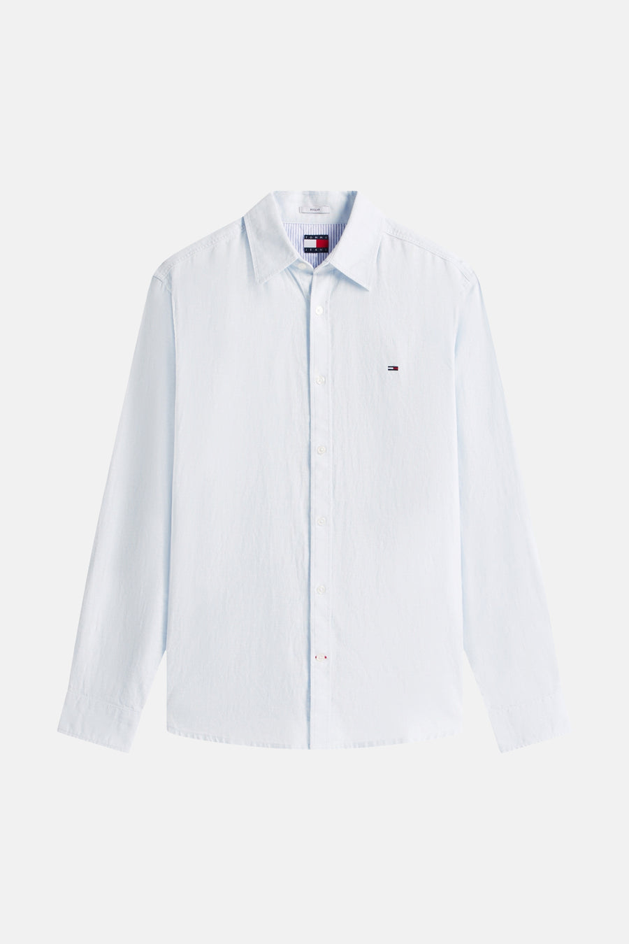 Blauw overhemd van TOMMY JEANS, met lange mouwen, knoopsluiting en het logo op de borst.
