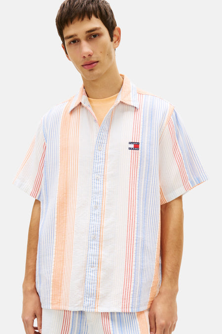 Meerkleurig overhemd van TOMMY JEANS, met verticale strepen en korte mouwen.
