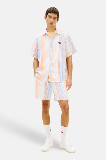 Veelkleurig overhemd van TOMMY JEANS, met verticaal gestreept patroon, korte mouwen en een button-down sluiting.