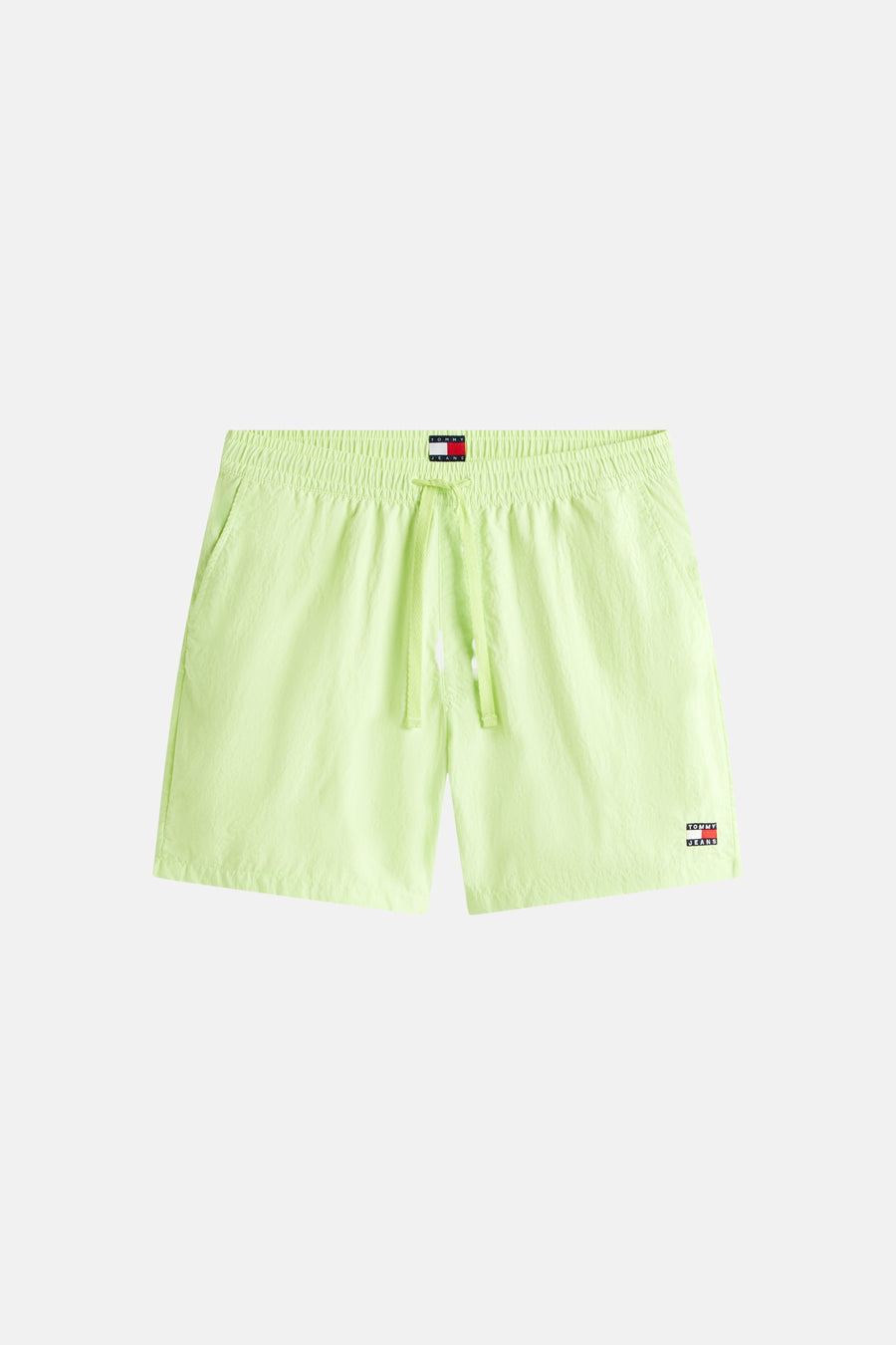 Limegroene short van TOMMY JEANS met elastische tailleband, trekkoord, twee steekzakken en logopatch.