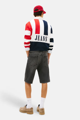 Short en jean noir de TOMMY JEANS, avec effet délavé et une coupe décontractée.