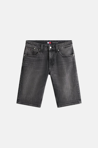 Short en jean noir de Tommy Jeans, avec poches classiques et un effet délavé subtil.