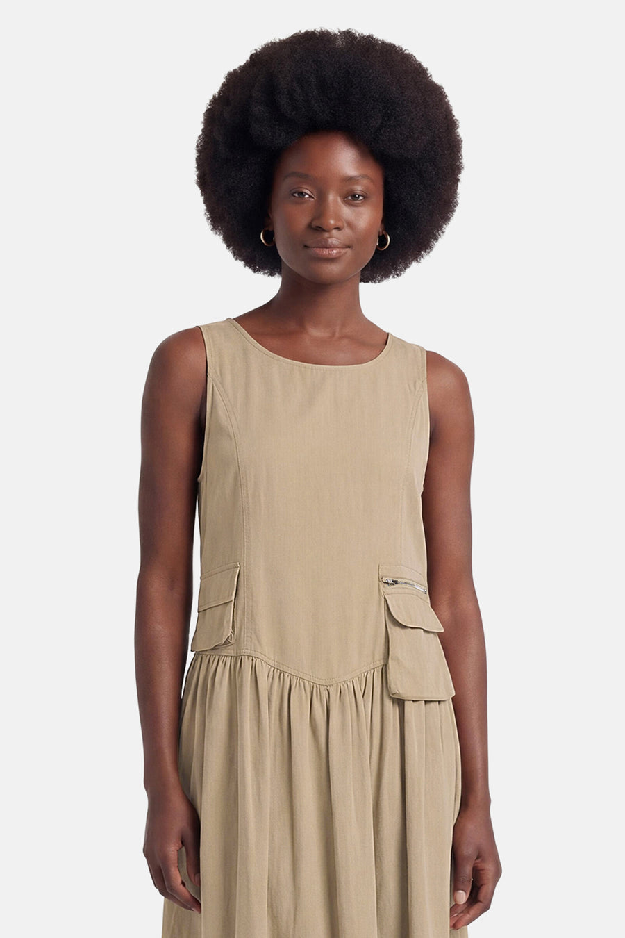 Beige mouwloos kleedje van ADORE met zakken en gerimpelde rok, front view