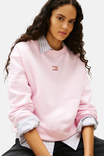 Gilet rose de TOMMY JEANS, avec des manches longues et un col et des mantestes.