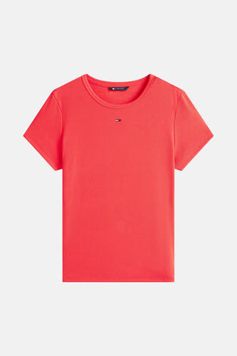 Rood T-shirt met korte mouwen van Tommy Jeans, met een fijne ribstructuur en een klein logo op de borst.