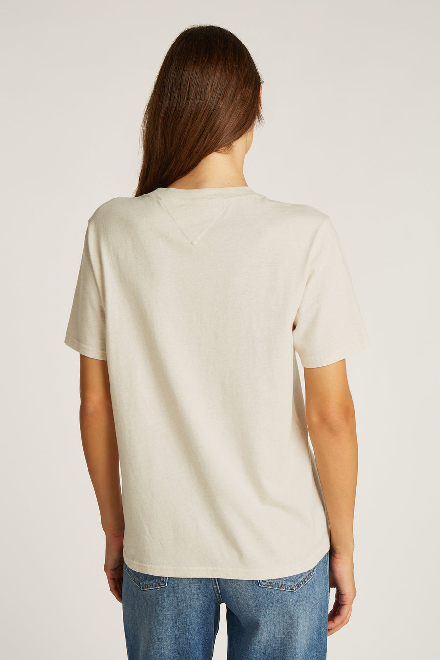 Ecru T-shirt met korte mouwen van TOMMY JEANS, met een effen kleur en een ronde halslijn.