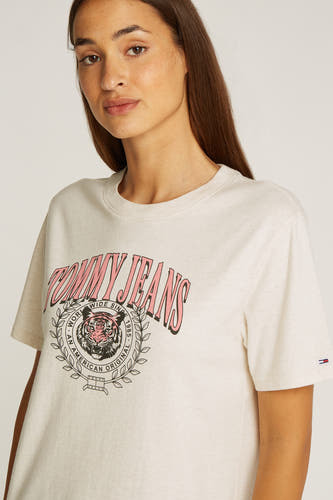 Ecru T-shirt met korte mouwen van TOMMY JEANS, met opdruk van een tijger en de merknaam.