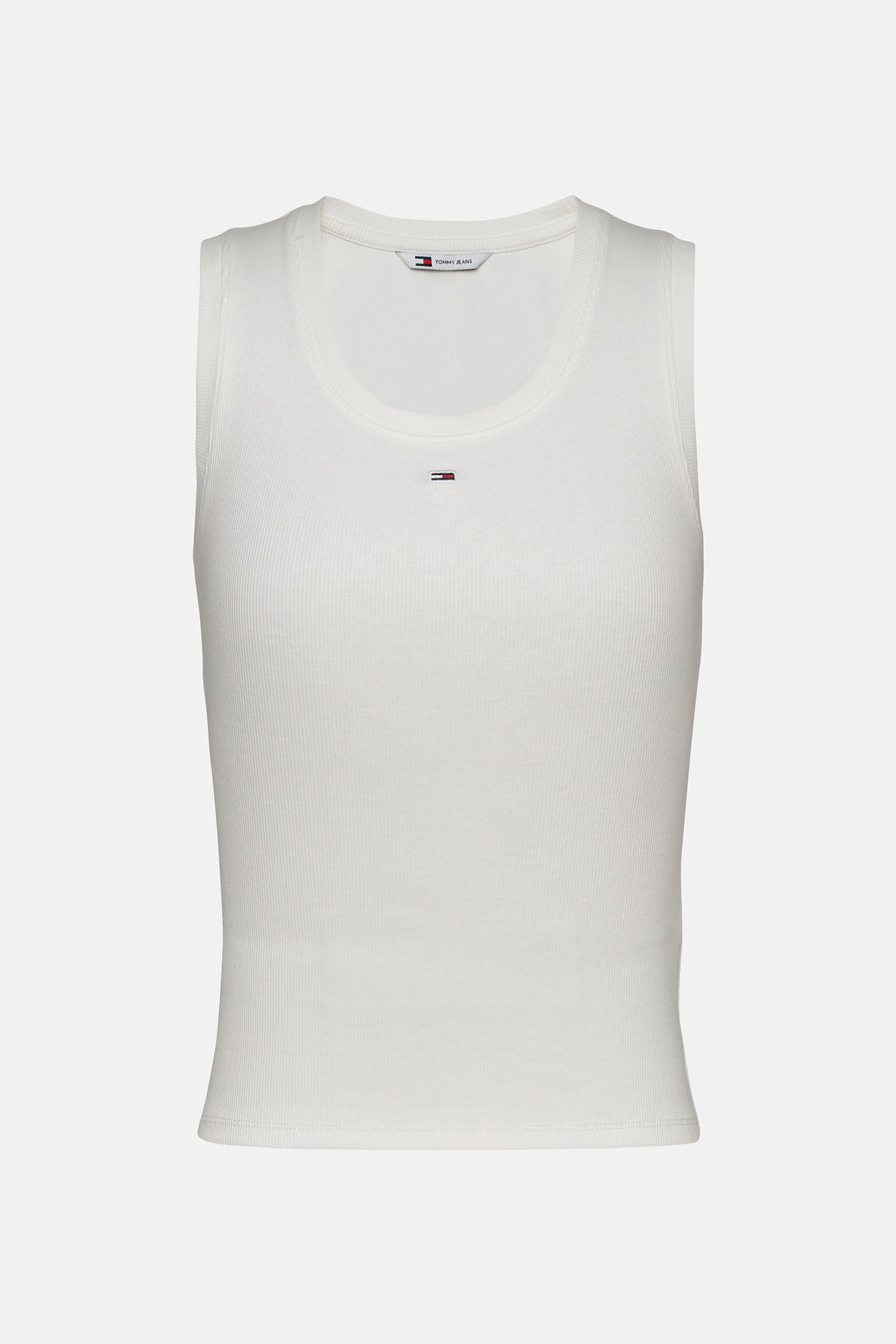 T-shirt écru de TOMMY JEANS, avec une texture côtelée et un petit logo sur la poitrine.