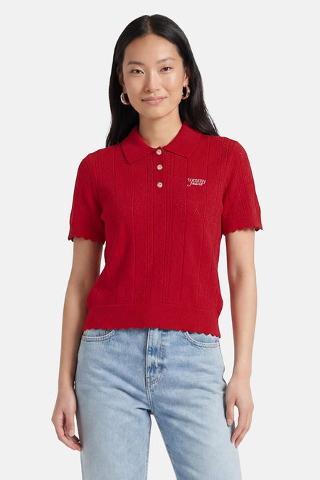 Rode korte mouwen polo van TOMMY JEANS met gebreid patroon, wit logo en schuine zoom, vooraanzicht