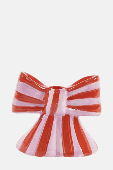Multikleurig cadeau van DOIY, in de vorm van een gestreepte strik met rood en lila.
