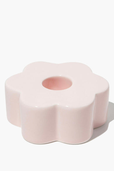 Roze bloemvormige kandelaar van DOIY, met een glanzend oppervlak en een rond gat in het midden.