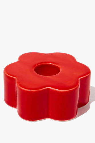 Cadeau rouge de DOIY en forme de fleur avec un trou au milieu.