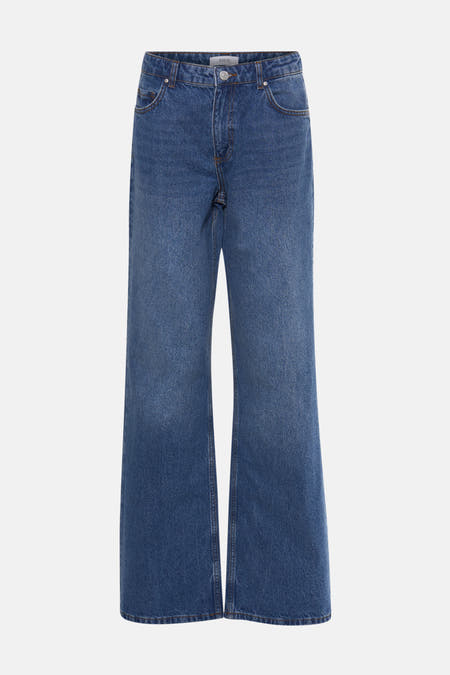 Jean droit en denim bleu d'ENVII, avec un lavage lisse et des poches classiques.