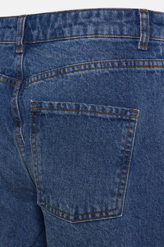 Blauwe rechte jeans van ENVII, met achterzak en stiksels in contrasterende kleur.