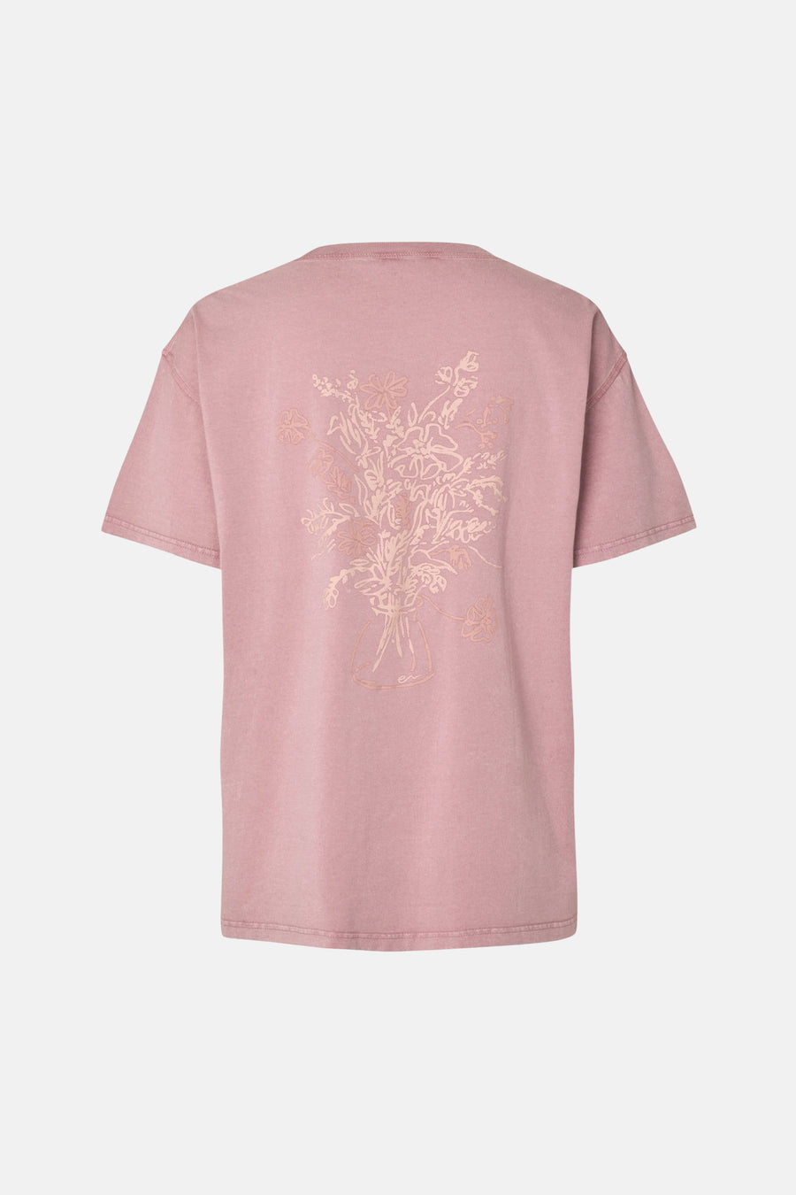 Roze T-shirt van ENVII met een lichte bloemenprint van een boeket op de achterkant.