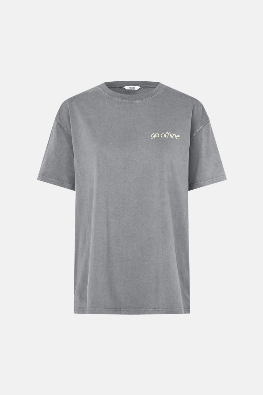 T-shirt gris à manches courtes d'ENVII, avec le texte "go offline" sur la poitrine.