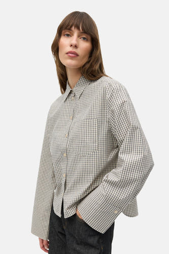 Beige hemd met lange mouwen van ENVII, met een klein ruitpatroon en een borstzak.