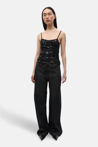 Zwarte wide jeans denim van ENVII, met een hoge taille en wijde pijpen, gecombineerd met een top met pailletten.

