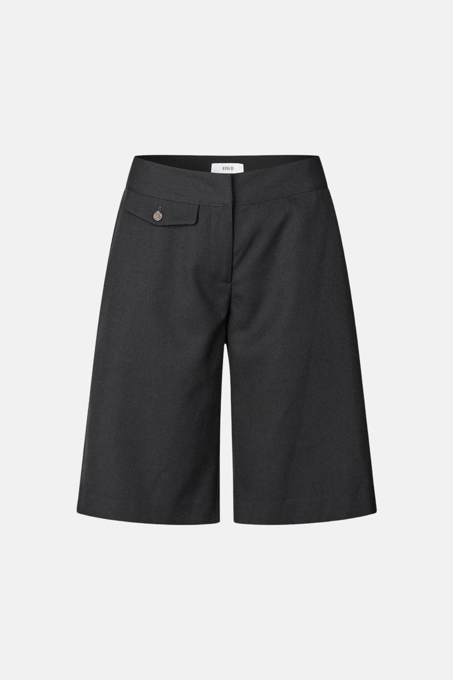 Short noir large taille haute d'ENVII avec braguette et fermeture à bouton sur la poche à rabat.