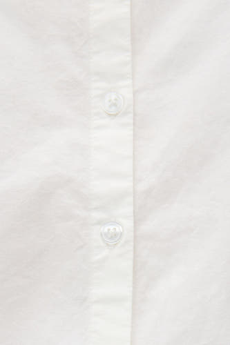 Chemise blanche à manches longues ENVII, avec fermeture boutonnée et texture subtile.