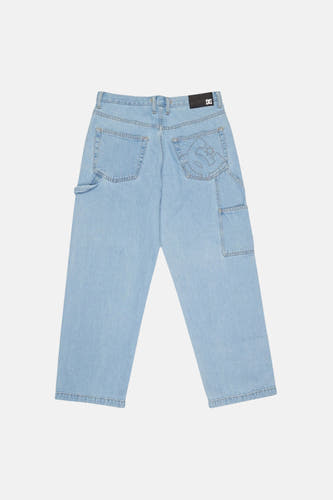 Lichtblauwe spijkerbroek met speciale pasvorm van DC SHOES, achterkant met utility zakken en geborduurd logo op de rechter achterzak.