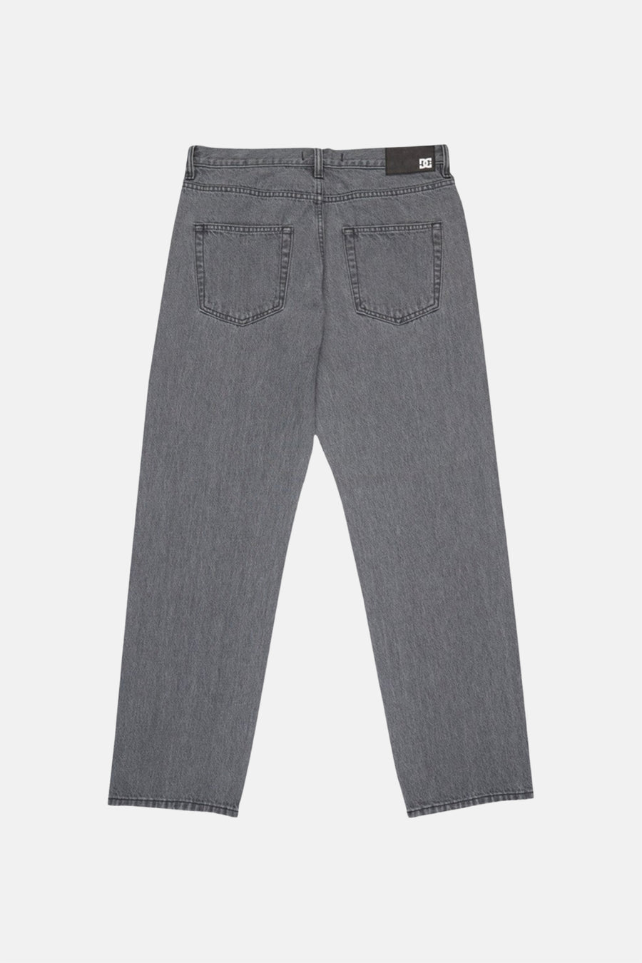 Mid grijze denim jeans met speciale pasvorm van DC SHOES, achteraanzicht met twee achterzakken en een zwart label met wit DC-logo.