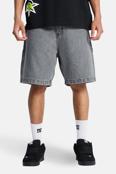 Short en jean gris de DC SHOES, avec poches arrière et latérales, vu de dos.