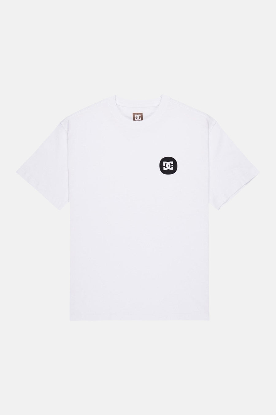 Wit T-shirt met korte mouwen van DC SHOES met zwart rond logo op de borst en klein logo in de nek.