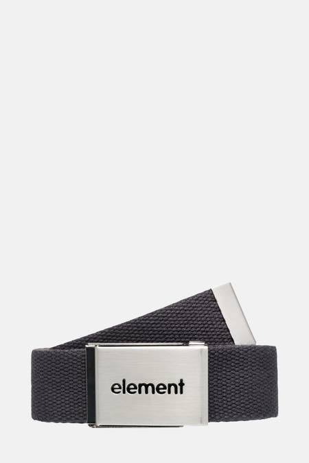 Zwarte riem van ELEMENT met zilverkleurige gesp met merknaam.
