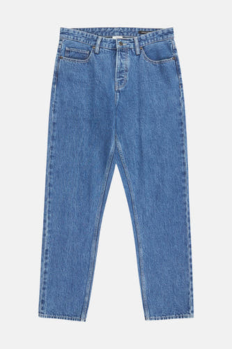 Rechte jeans van midblauw denim van ELEMENT, met klassieke zakken en stiksels.
