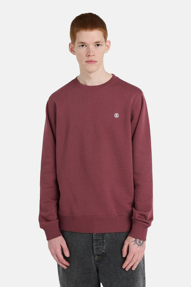 Pull-over rose avec col rond d'ELEMENT, vu de derrière, associé à un jean gris.