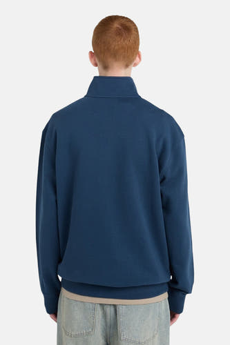 Blauwe sweater van ELEMENT, gezien van achteren, met opstaande kraag en lichtblauwe jeans.