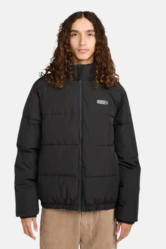 Zwarte, korte jas van ELEMENT, met een ritssluiting en subtiel logo op de borst.