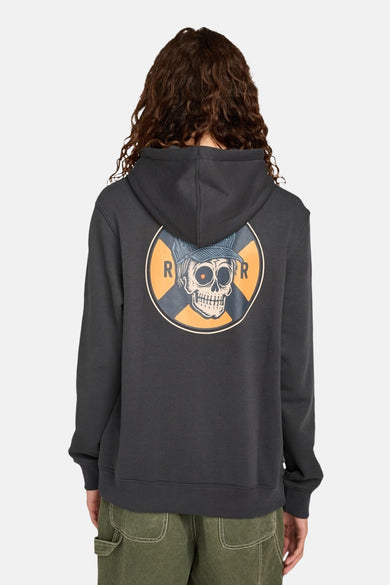 Zwarte sweater met kap van ELEMENT met een ronde afbeelding van een doodshoofd op de achterkant.
