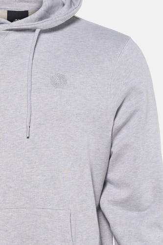 Grijze hoodie van ELEMENT met geborduurd logo, trekkoord en kangoeroezak, close-up.