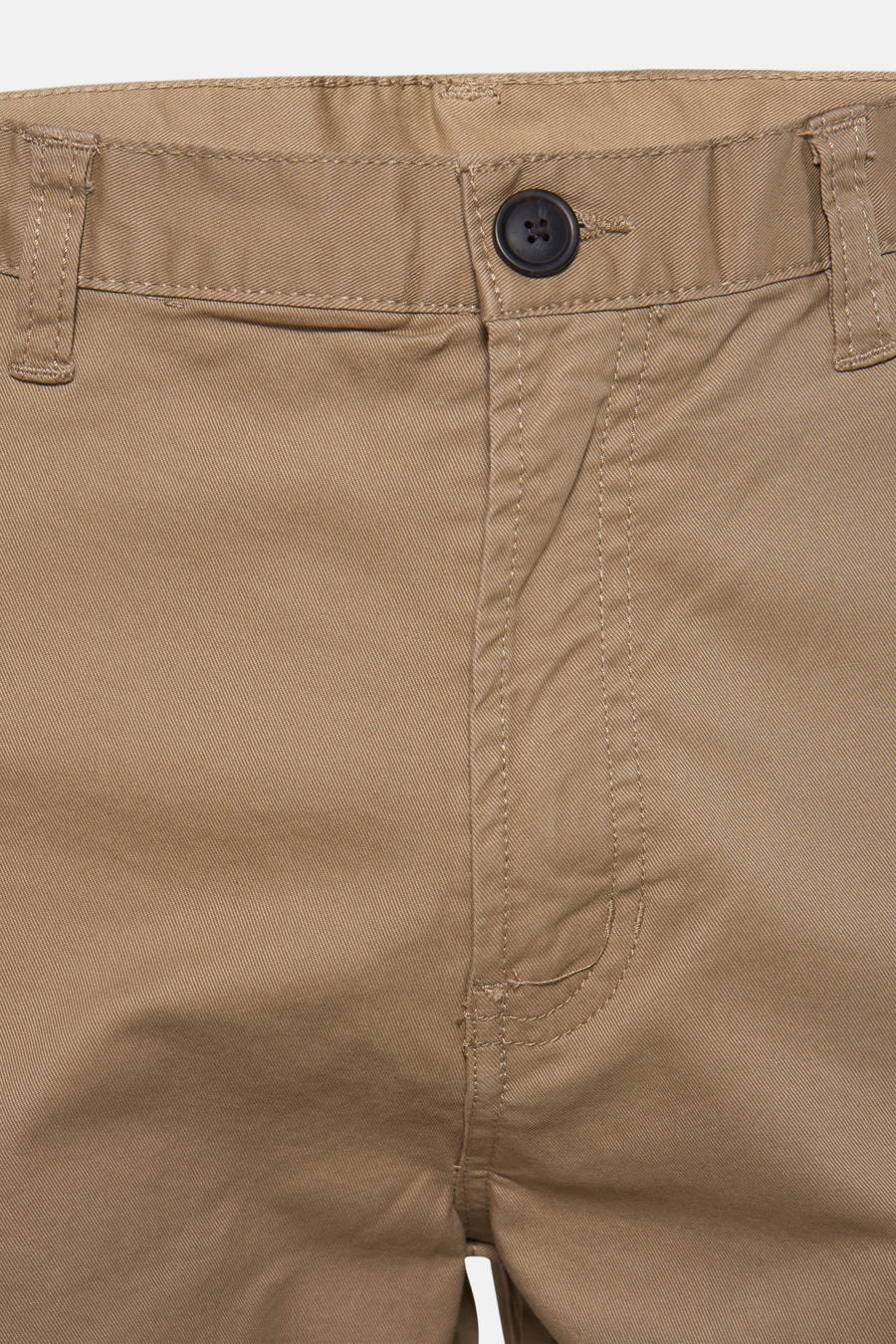 Beige short van ELEMENT, met een zwarte knoop en stiksels rondom de sluiting.