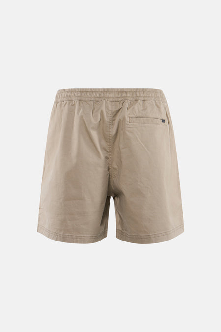 Beige short van ELEMENT met elastische tailleband en achterzakje, achterzijde getoond.