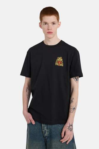 Zwart T-shirt met korte mouwen van ELEMENT, met een kleine opdruk op de borst, gedragen met een jeans.
