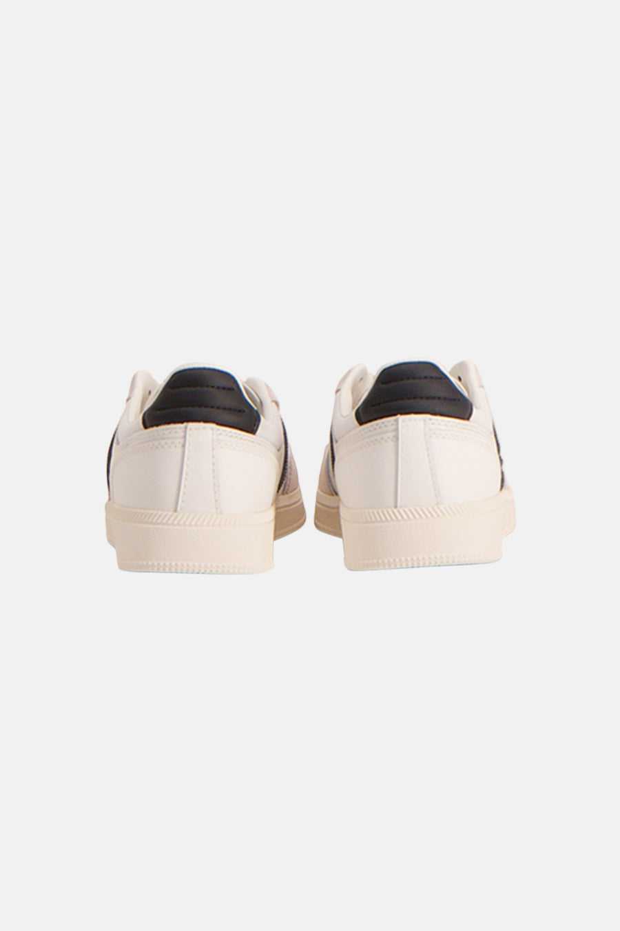 Witte sneakers van TOMMY JEANS, achteraanzicht met zwarte hielstukken en crèmekleurige zolen.