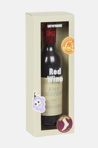 Chaussettes multicolores d'EAT MY SOCKS dans un emballage en forme de bouteille avec un étiquette de raisin et un médaillon.