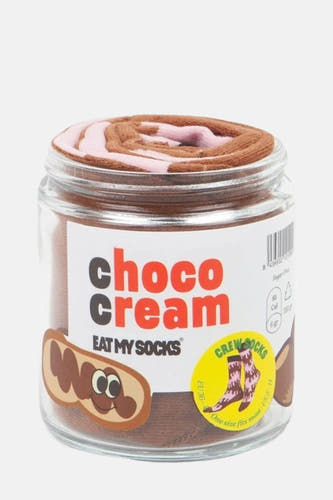 Multicolor crew sokken van EAT MY SOCKS in glazen pot, roze en bruin met choco-cream patroon, lifestyle weergave