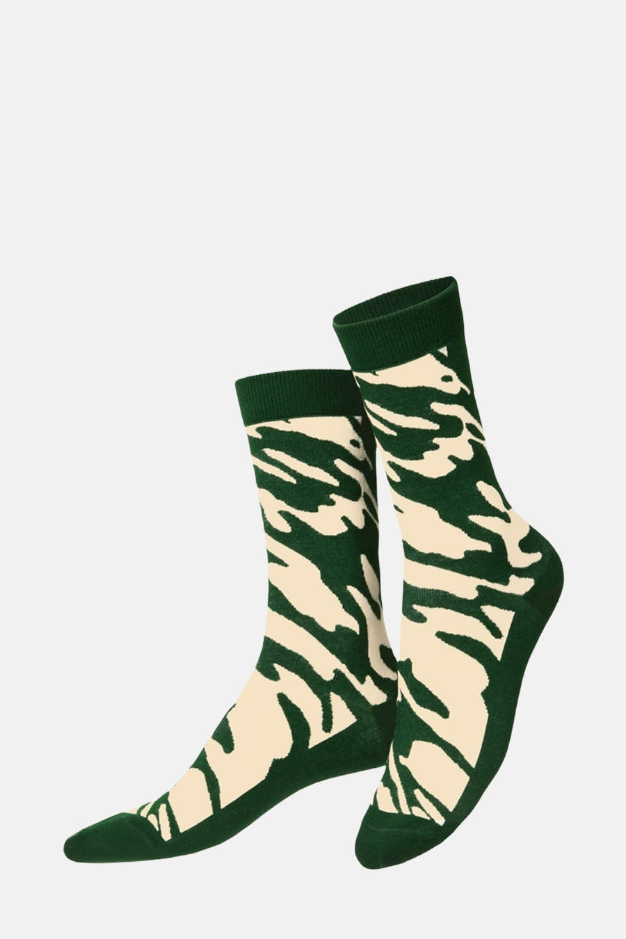 Chaussettes multicolores d'EAT MY SOCKS avec un imprimé camouflage en vert et beige.